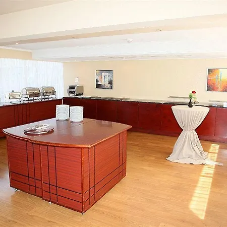 Nh Atlanta Отель 4*